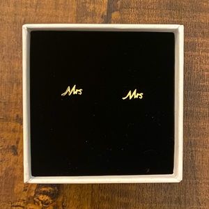 Mrs stud earrings brand new